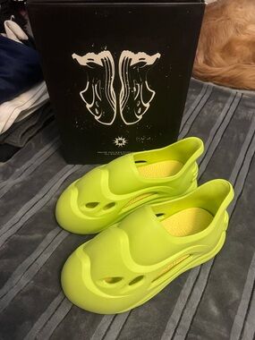 Men's Rhime Alien Proto 1 FoamRunners Neon Green